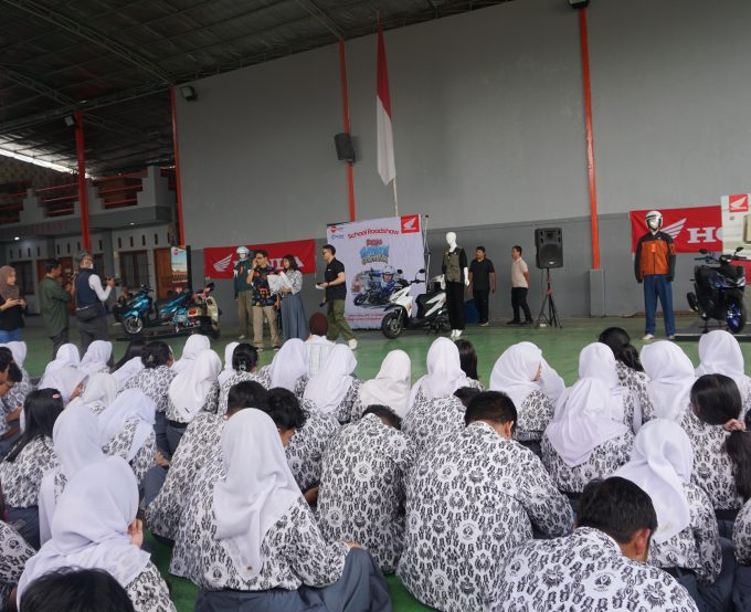 Edukasi Safety Riding: Honda dan Tribun Jabar Sambangi SMAN 9 Bandung