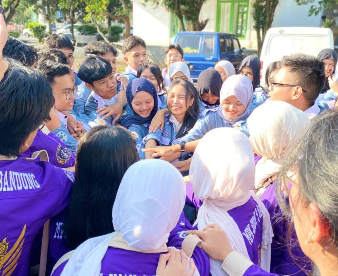 Perkuat Sinergi dan Inovasi: OSIS-MPK SMAN 9 Bandung Gelar Studi Banding ke SMAN 2 Garut