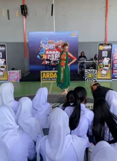 Meriah! Ardan Senjasyahdu 2026 Vol.7 "Goes to School" Sambangi SMAN 9 Bandung, Buka Audisi Cari Talent