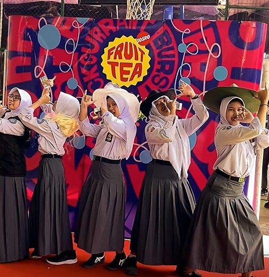 Meriah dan Menginspirasi! Fruit Tea Sosro Gelar Road Show KUKIS di SMAN 9 Bandung